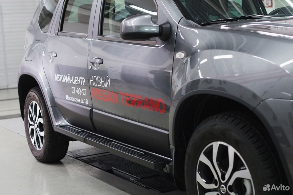 Молдинги на двери Nissan Terrano
