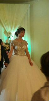 Шикарное свадебное платье,сшитое на заказ
