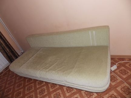 Диван-кровать зелёный
