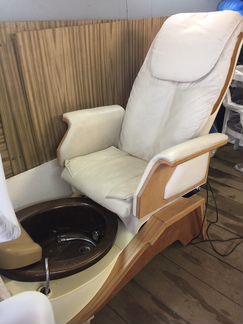 Педикюрное кресло с массажем