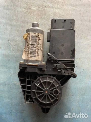 Моторчик стеклоподъемника передний правый 1C0959