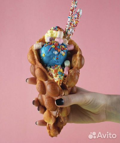 Продавец -кассир, повар Гонконгских вафель