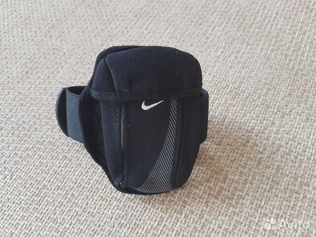 Спортивный чехол на руку Nike