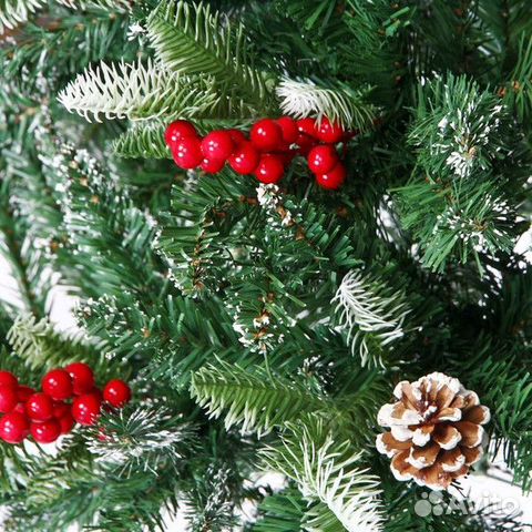 Елка с шишками и ягодками заснеженная 240см