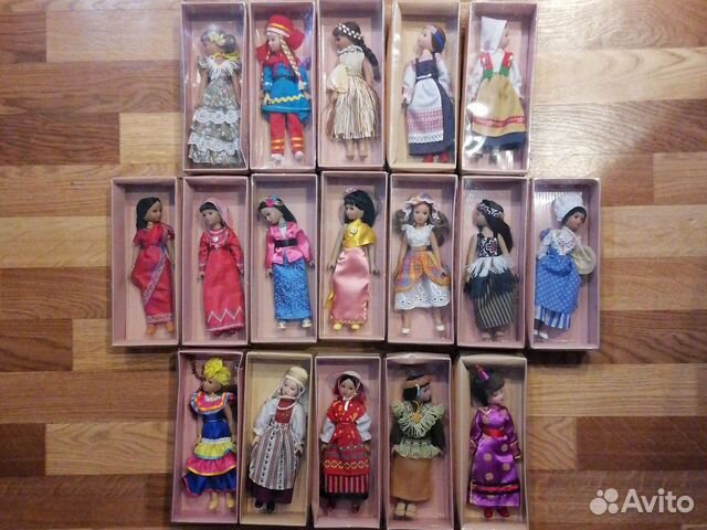 Продам коллекционные национальные фарфоровые куклы