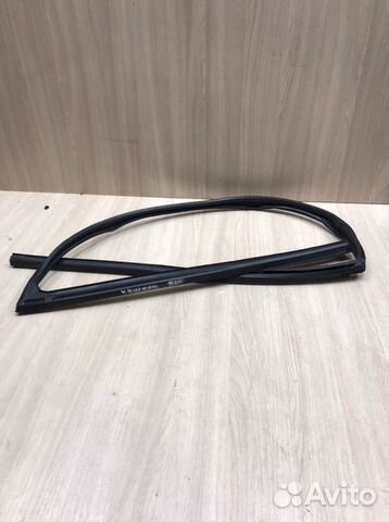 Уплотнитель стекла двери передний левый Nissan