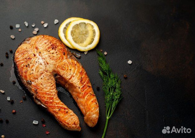 Стейки семги. Из крупного лосося