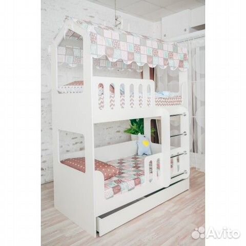 Двухъярусная кровать домик