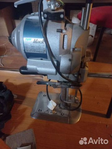 Вертикальный (сабельный) раскройный нож