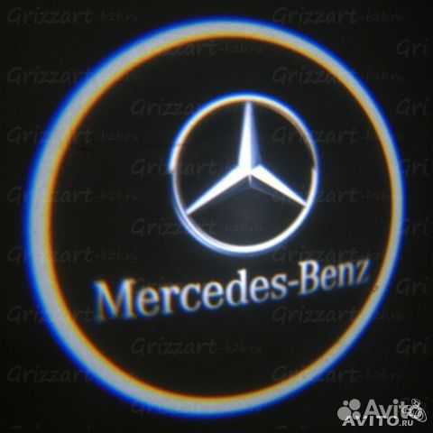 Лазерная проекция с логотипом Mercedes-Benz