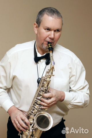 Саксофонист на праздник