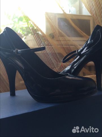 Продаю туфли синие лакированные