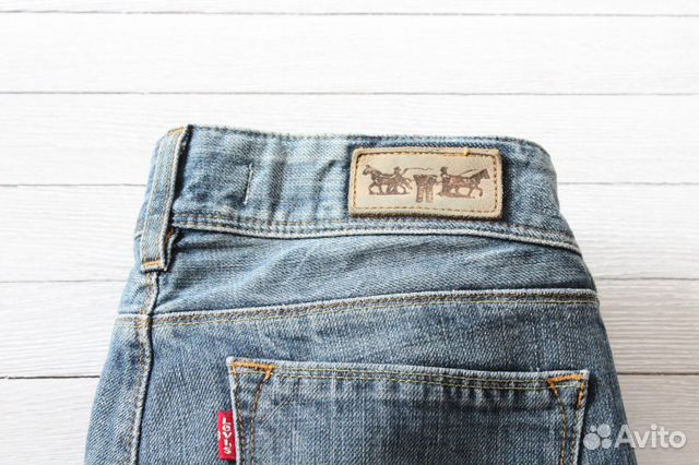 Джинсы Levis