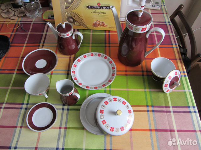 Фарфоровый сервиз на 12 чел