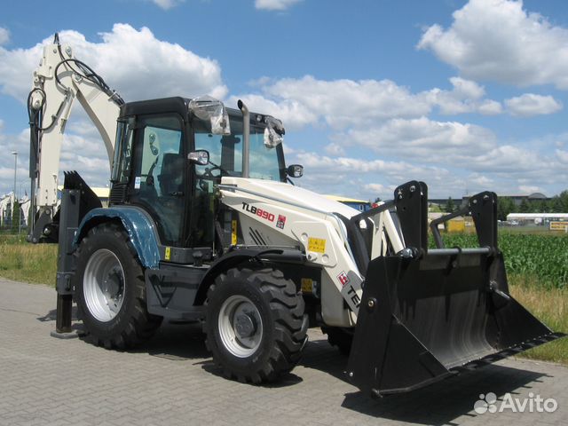 Стекло лобовое на экскаватор Terex TLB 890 Стекло лобовое на экскаватор Terex TLB 890