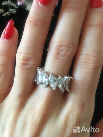 Продам кольцо из серебра с цирконами