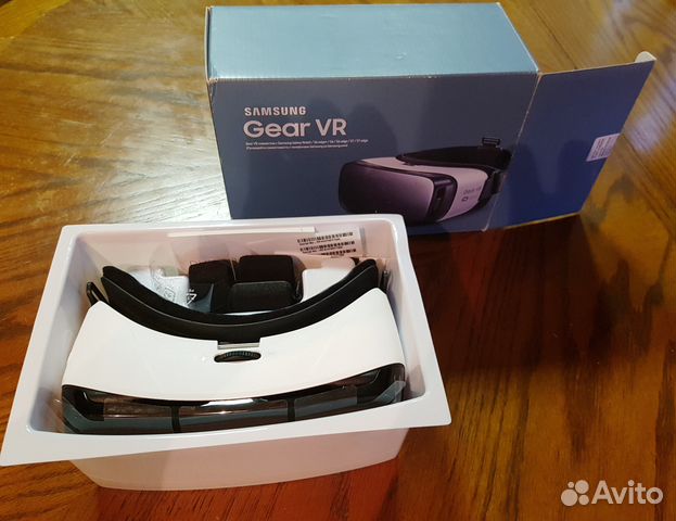 Samsung Gear VR SM-R 322 VR-шлем (очки) Samsung Gear VR SM-R 322 VR-шлем (очки)