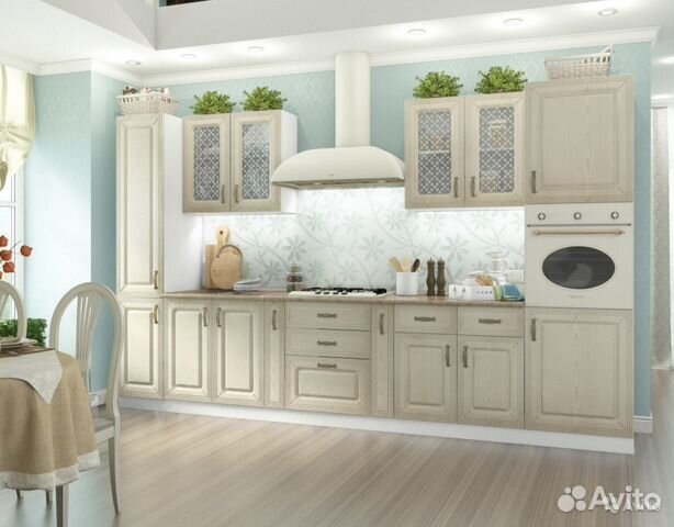 Новая кухня с пеналами под встроенную технику