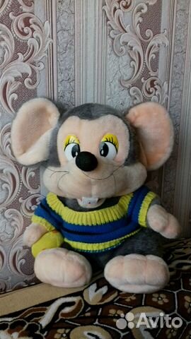 Мышонок с мячом