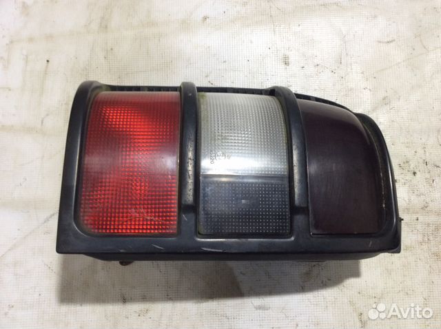 Фонарь задний левый Mitsubishi Pajero Montero 2