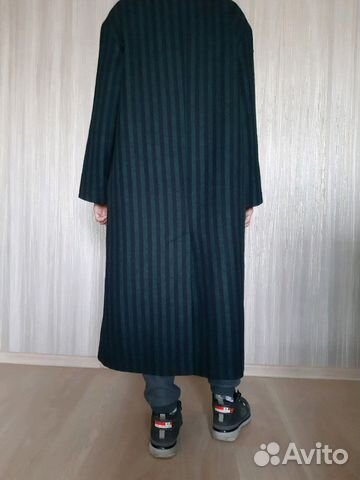 Длинное темно- зеленое пальто в полоску Belucci