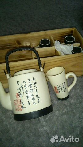 Заварочный чайник и 4 чашки