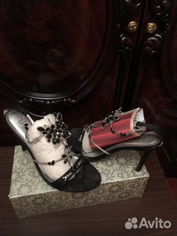 Босоножки нарядные