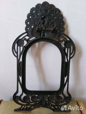 Чугунная рамка для зеркала
