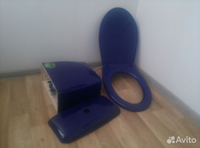 Бачок унитаза с крышкой, сиденье