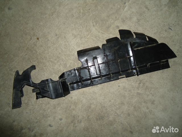 Audi A8 Дефлектор радиатора лев (D3) 2003-2007 год