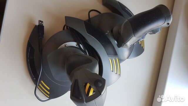 Геймпад thrustmaster
