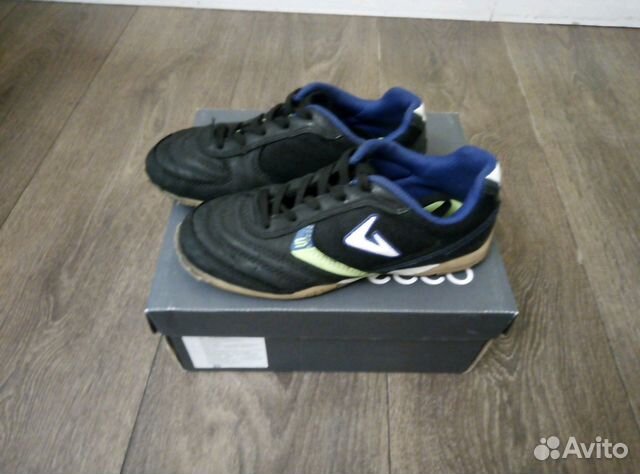 Кроссовки футбольные Demix 31 размера + щитки Nike