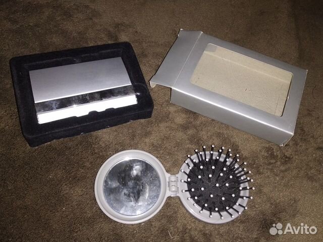 Визитница и компактная расческа Визитница и компактная расческа