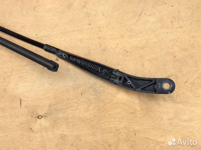 Поводок стеклоочистителя левый Mercedes W221 S Поводок стеклоочистителя левый Mercedes W221 S