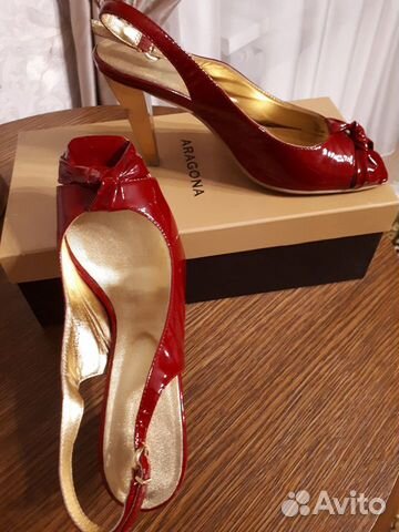 Красные лаковые босоножки aragona