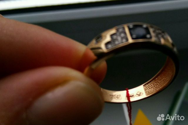 Золотое кольцо с сапфиром и бриллиантами Золотое кольцо с сапфиром и бриллиантами