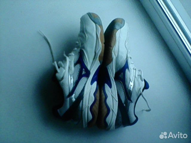 Продаю кроссовки Mizuno