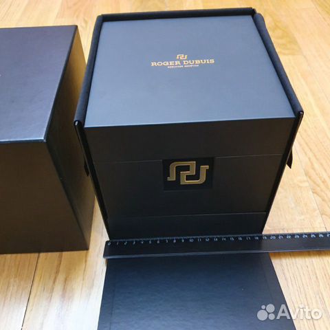 Коробка Roger Dubuis для часов нового образца Коробка Roger Dubuis для часов нового образца