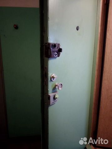Продаётся металлическая дверь