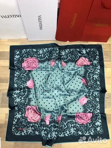 Новый женский шелковый платок Valentino Новый женский шелковый платок Valentino