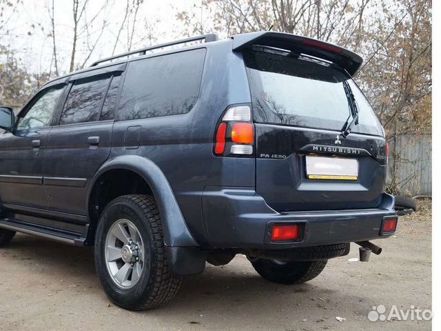 Спойлер с стоп-сигналом Mitsubishi Pajero III
