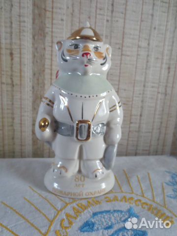 Фарфоровая фигурка Фарфоровая фигурка