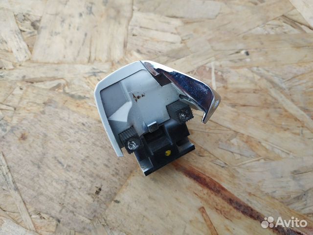 Уголок ручки правой двери Mercedes W221 S 221 Уголок ручки правой двери Mercedes W221 S 221
