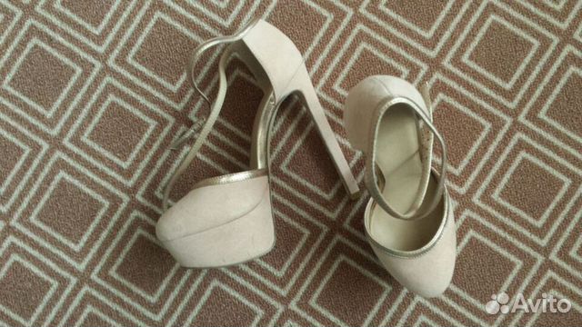 Туфли на очень высоком каблуке