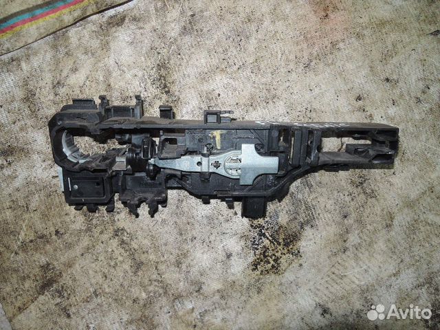Кронштейн ручки двери Renault Scenic II 2003-2009 Кронштейн ручки двери Renault Scenic II 2003-2009