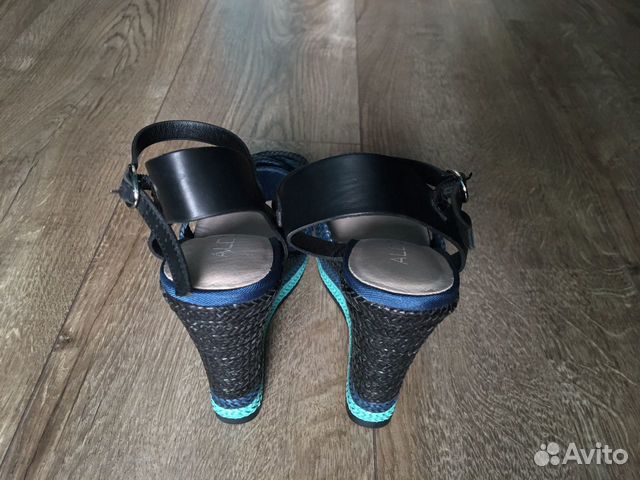 Летние босоножки на танкетке Aldo