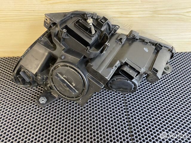 Mercedes W204 фара правая ксенон до рестайлинг Mercedes W204 фара правая ксенон до рестайлинг