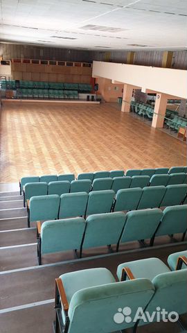 Танцевальный зал на 2 этаже 467 м². Потолок 6 м