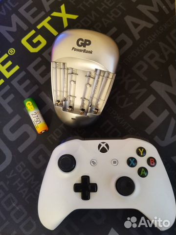 Xbox One S 1Tb + 2 джойстика + зарядка Xbox One S 1Tb + 2 джойстика + зарядка