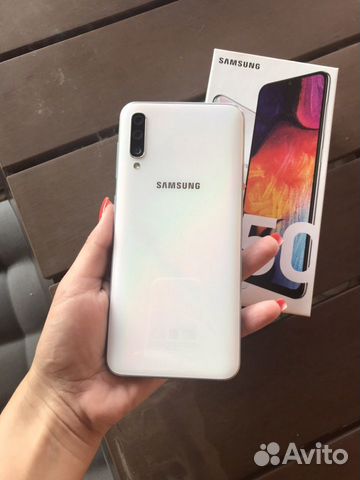 Телефон Samsung А50 128Gb Телефон Samsung А50 128Gb